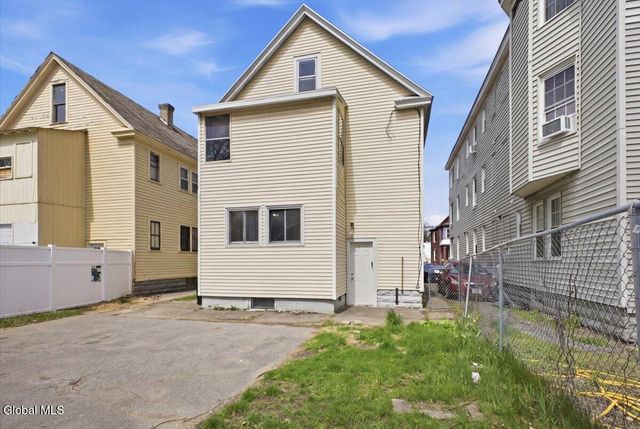 21 Hawk Street, Schenectady, NY 12307