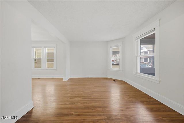 21 Hawk Street, Schenectady, NY 12307