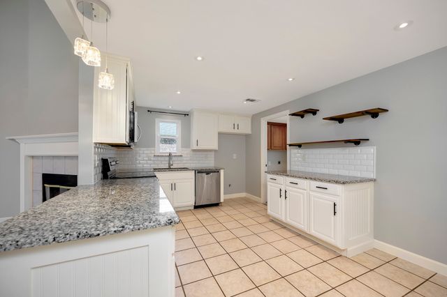 1619 Merritt Drive, Mansfield, TX 76063