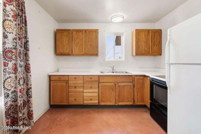 560 W CENTER Street, Chino Valley, AZ 86323