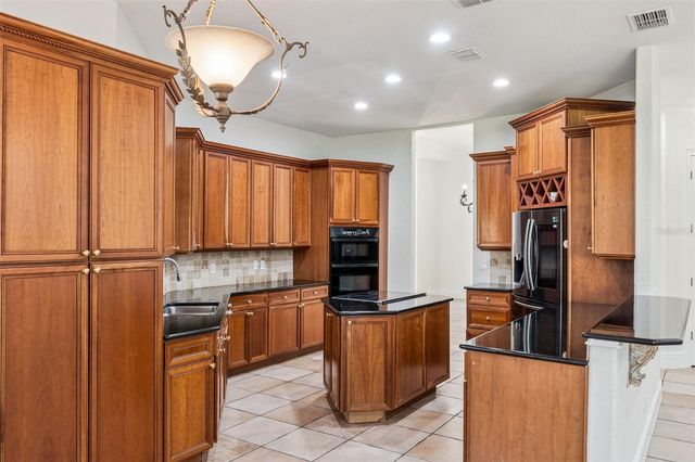 8824 ELLIOTTS COURT, Orlando, FL 32836