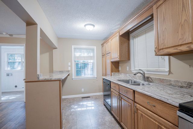 309 W Crest Road, Rossville, GA 30741