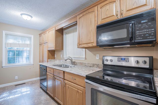 309 W Crest Road, Rossville, GA 30741