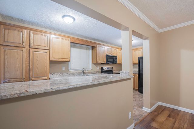 309 W Crest Road, Rossville, GA 30741