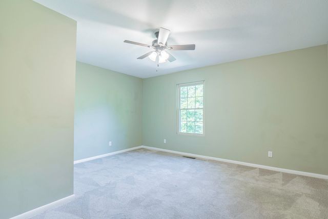 309 W Crest Road, Rossville, GA 30741