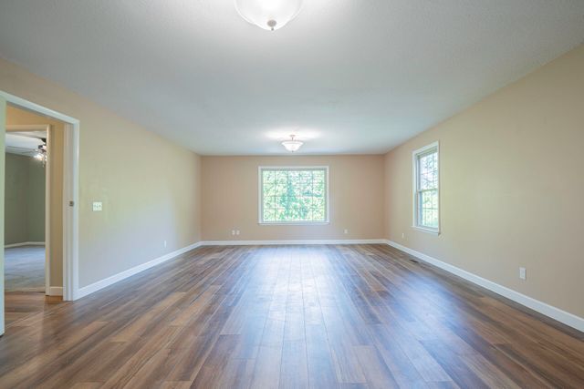 309 W Crest Road, Rossville, GA 30741