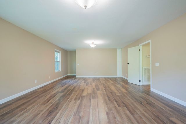 309 W Crest Road, Rossville, GA 30741