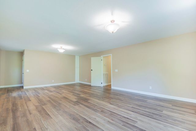 309 W Crest Road, Rossville, GA 30741
