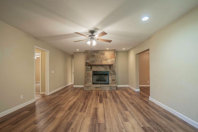 309 W Crest Road, Rossville, GA 30741