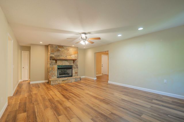 309 W Crest Road, Rossville, GA 30741