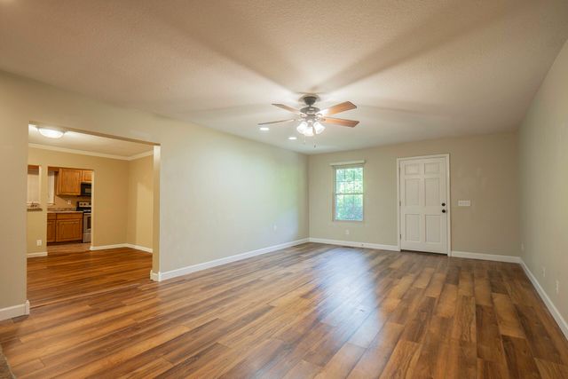 309 W Crest Road, Rossville, GA 30741