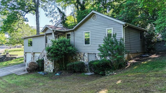 309 W Crest Road, Rossville, GA 30741