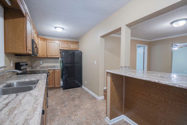 309 W Crest Road, Rossville, GA 30741