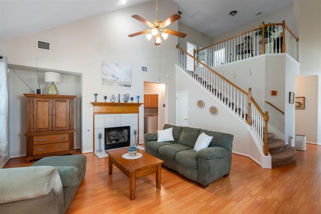 103 E Oxford DR, Pflugerville, TX 78660