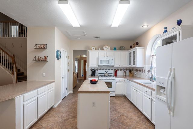 103 E Oxford DR, Pflugerville, TX 78660