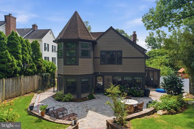 2354 N OAKLAND ST, Arlington, VA 22207