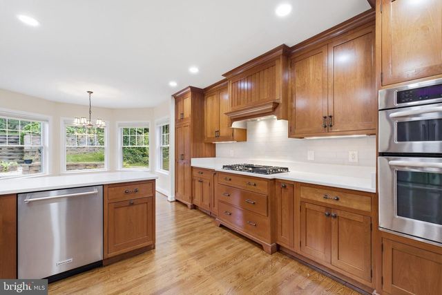 2354 N OAKLAND ST, Arlington, VA 22207