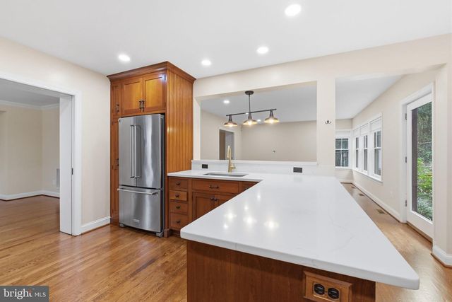 2354 N OAKLAND ST, Arlington, VA 22207