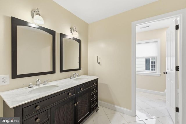 2354 N OAKLAND ST, Arlington, VA 22207