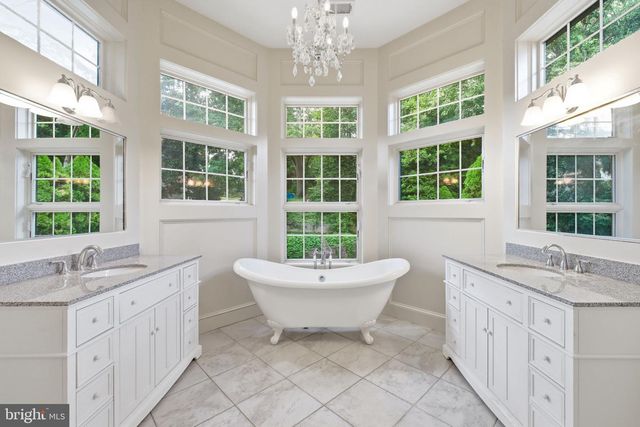 2354 N OAKLAND ST, Arlington, VA 22207