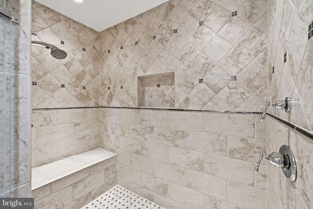 2354 N OAKLAND ST, Arlington, VA 22207