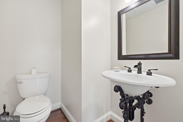 2354 N OAKLAND ST, Arlington, VA 22207