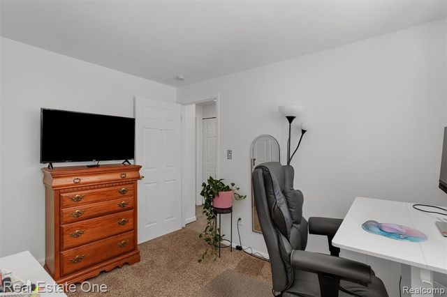 9535 Chamberlain Street, Romulus, MI 48174