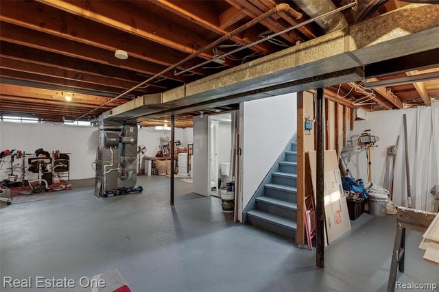 9535 Chamberlain Street, Romulus, MI 48174