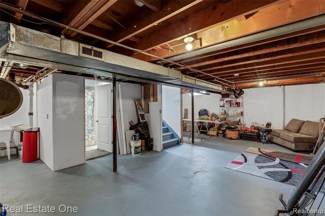 9535 Chamberlain Street, Romulus, MI 48174