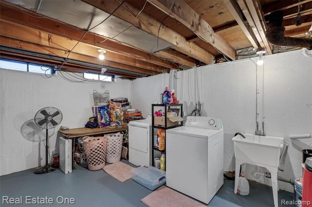 9535 Chamberlain Street, Romulus, MI 48174