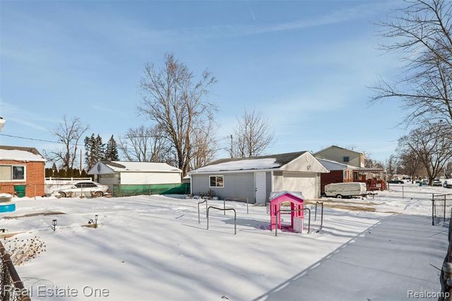 9535 Chamberlain Street, Romulus, MI 48174