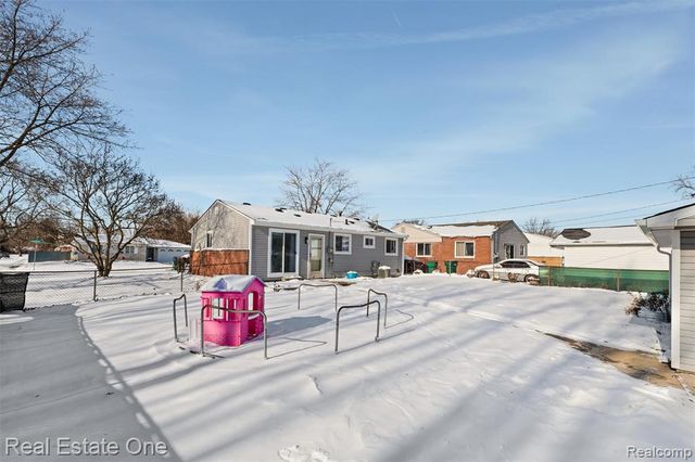 9535 Chamberlain Street, Romulus, MI 48174