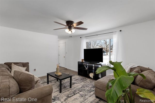 9535 Chamberlain Street, Romulus, MI 48174