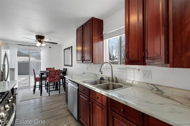 9535 Chamberlain Street, Romulus, MI 48174