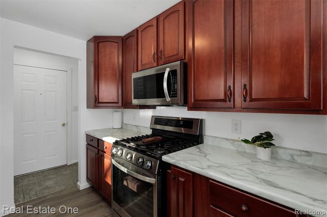 9535 Chamberlain Street, Romulus, MI 48174