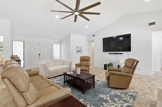 3 Old Fence Road, Palm Beach Gardens, FL 33418