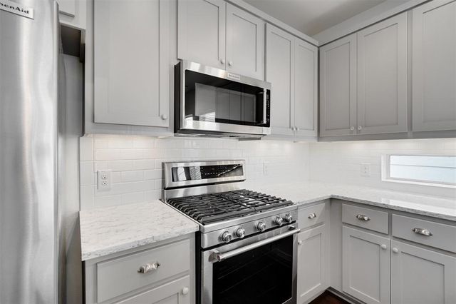 1006 Muse LN 13, Austin, TX 78702