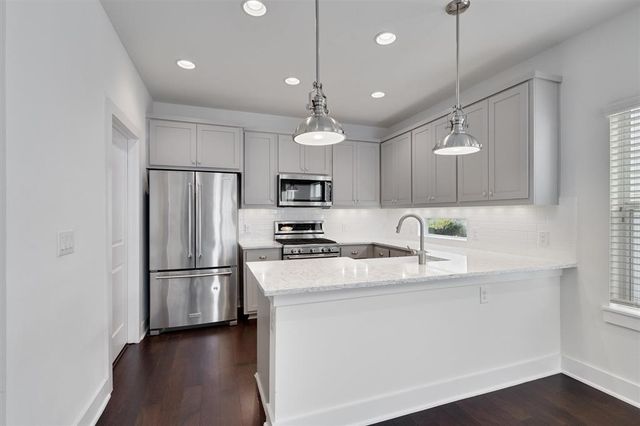 1006 Muse LN 13, Austin, TX 78702