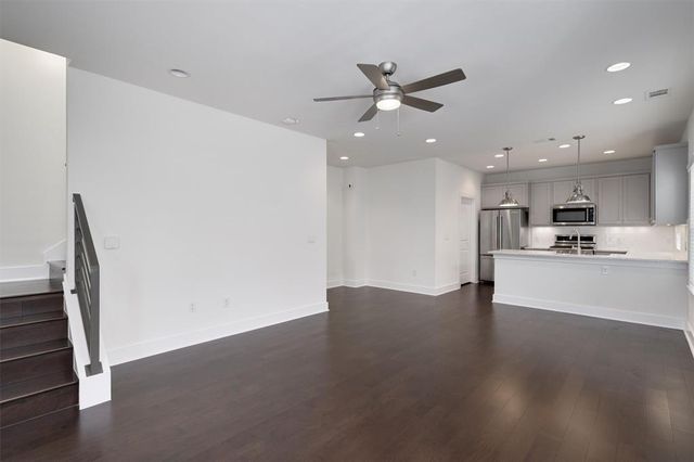 1006 Muse LN 13, Austin, TX 78702