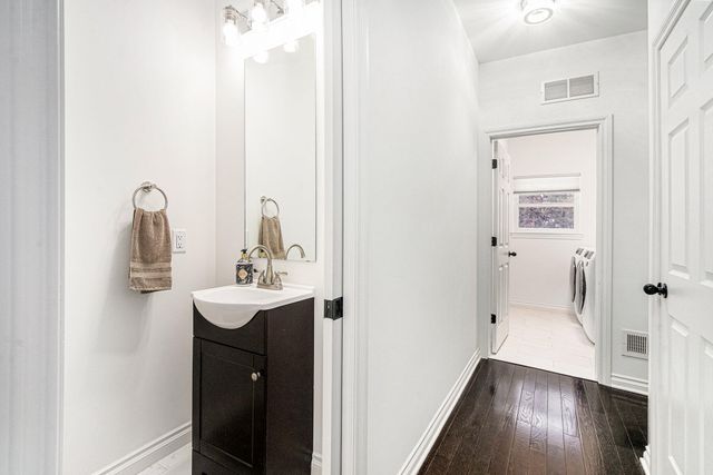 1360 Fairlane Drive, Ann Arbor, MI 48104