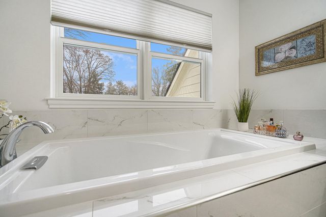 1360 Fairlane Drive, Ann Arbor, MI 48104