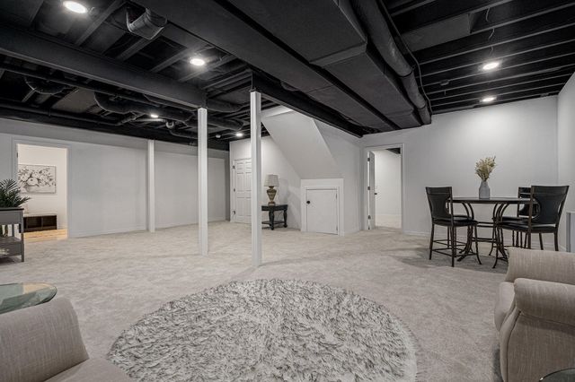 1360 Fairlane Drive, Ann Arbor, MI 48104