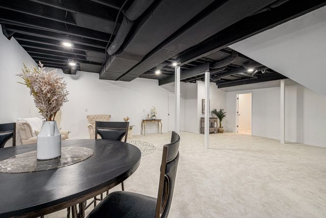 1360 Fairlane Drive, Ann Arbor, MI 48104