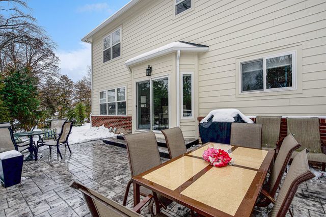 1360 Fairlane Drive, Ann Arbor, MI 48104