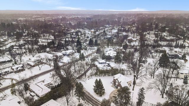 1360 Fairlane Drive, Ann Arbor, MI 48104