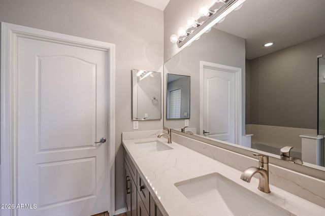 705 W QUEEN CREEK Road 1037, Chandler, AZ 85248