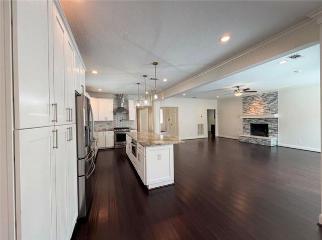 1103 Fleetwood Place Drive, Houston, TX 77079