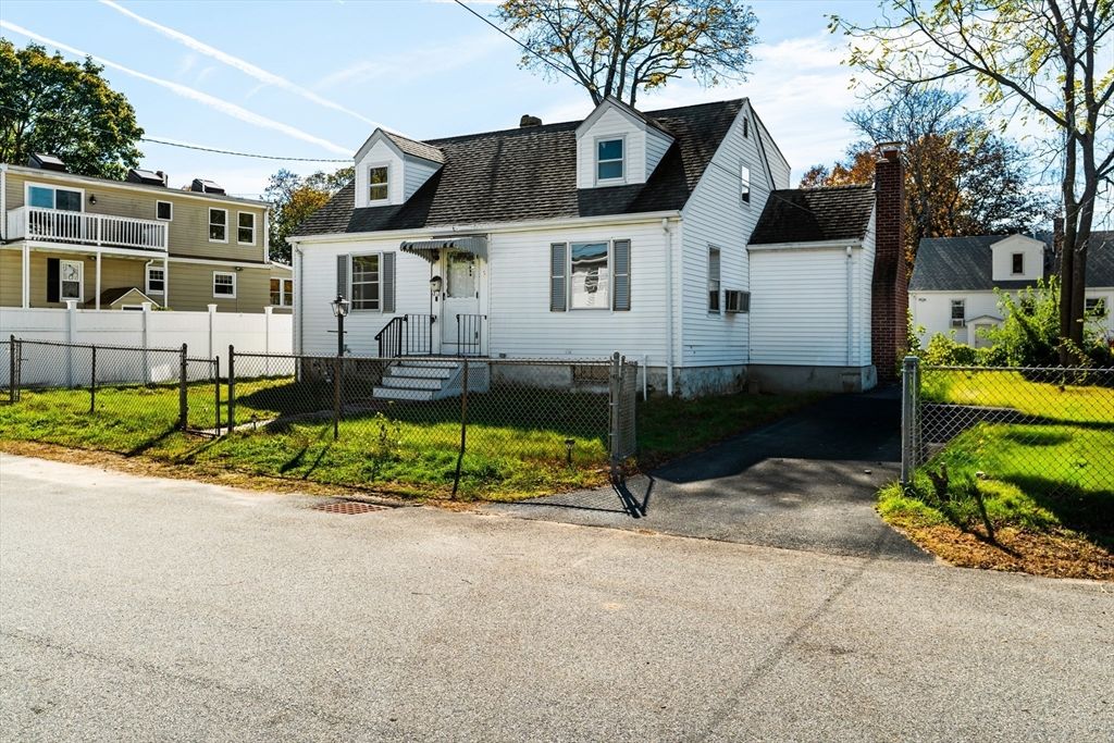 6 Kendal Dr, Woburn, MA 01801