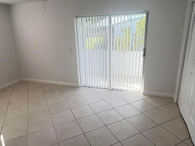 162 Camden G, West Palm Beach, FL 33417