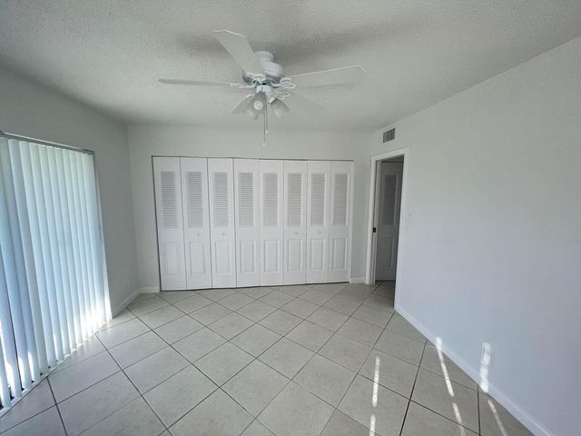 162 Camden G, West Palm Beach, FL 33417